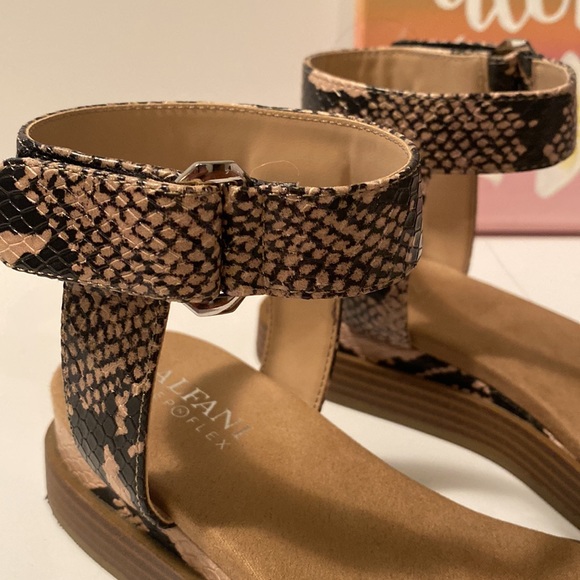 Alfani Step 'N Flex Cherryll Sliver Flatform Wedge Sandals | Size 5 - Picture 3 of 8